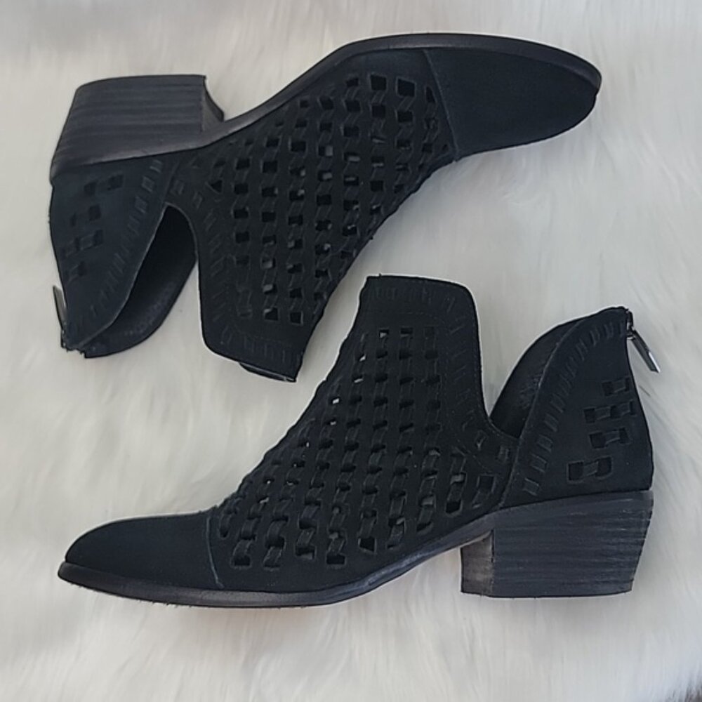 VINCE CAMUTO Phortiena Black Suede Perforated Cut Out Zip Up Boho Ankle Bootie 7